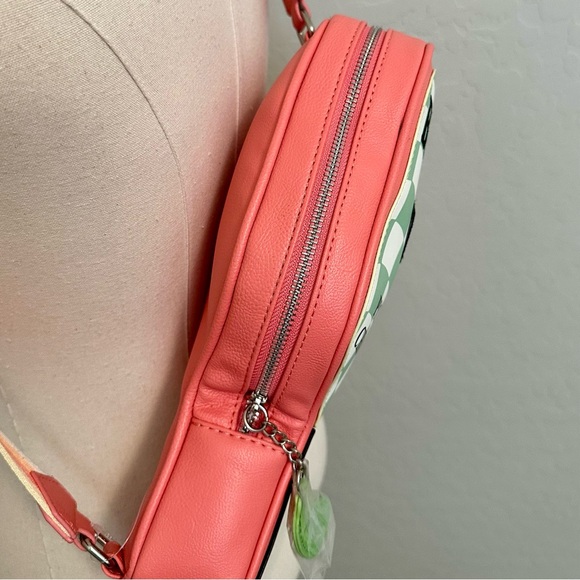 NEW BETSEY JOHNSON PICKLEBALL CHAMPIONSHIP CROSSBODY PADDLE BAG PICKLE ZIP PULL - Picture 6 of 13